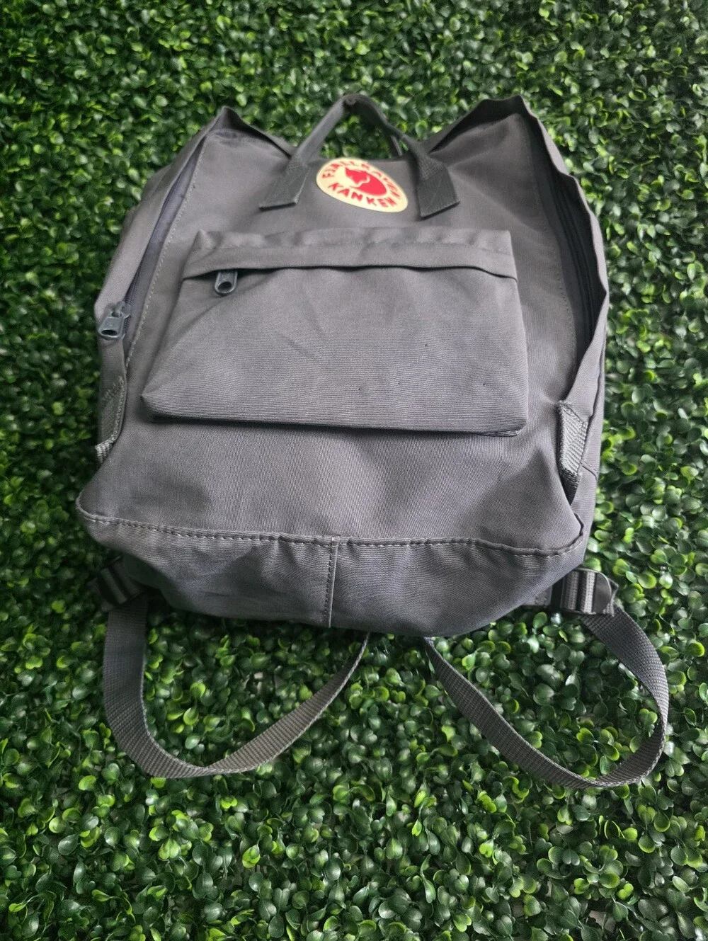Fjallraven Kånken Backpack in Charcoal with Red Logo